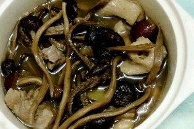 茶树菇老鸭炖汤的做法大全（茶树菇老鸭汤的材料）