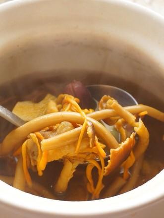 新鲜茶树菇可以炖汤吗（鲜的茶树菇可以炖汤吗）